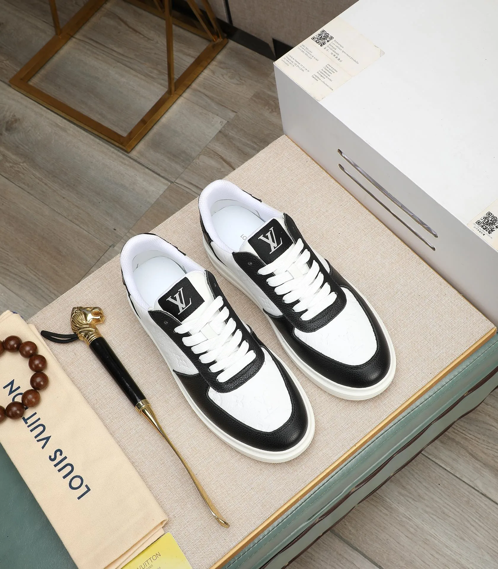 Men's shoes 💰540 💰(Niuli: full package) louis vuitton (Louis Vuitton/lv) top 🔍🔍 new models are on sale at the same time at the counter. The upper 🇮🇹 is imported from Italy, first-layer cowhide, and the lining is fully imported cowhide. 💪💪, completely 1⃣️ to 1 ⃣️Re-engraved🇮🇹💪💪, ⚠Sole: The original sole is specially provided by the original factory, the exclusive movable molded sole is super comfortable, ⚠The original factory follows the order, 🔍🔍high quality, you can enter and exit the counter at will, welcome to compare⚠. Code number:38-44